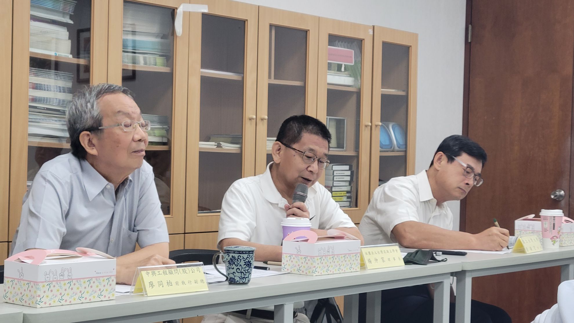 推動混凝土材料高值化發展，本公司參加台灣營建研究院舉辦「巨積混凝土水合熱抑制劑應用推廣座談會」