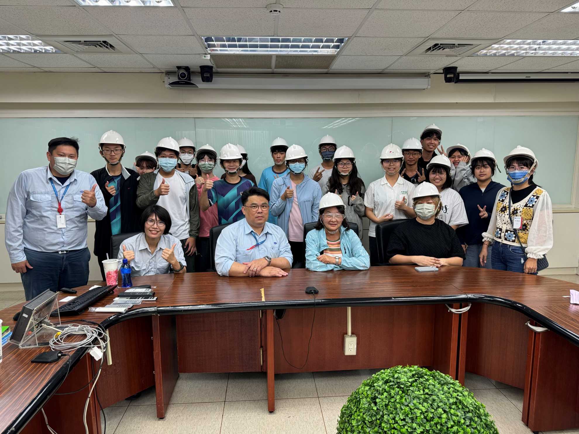 在地產學融合，林園高中ESG參訪東聯化學成果豐碩