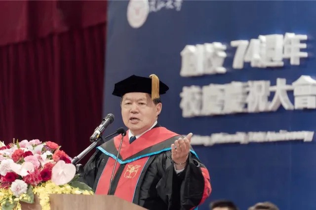 遠東集團董事長徐旭東 獲頒淡大名譽博士學位