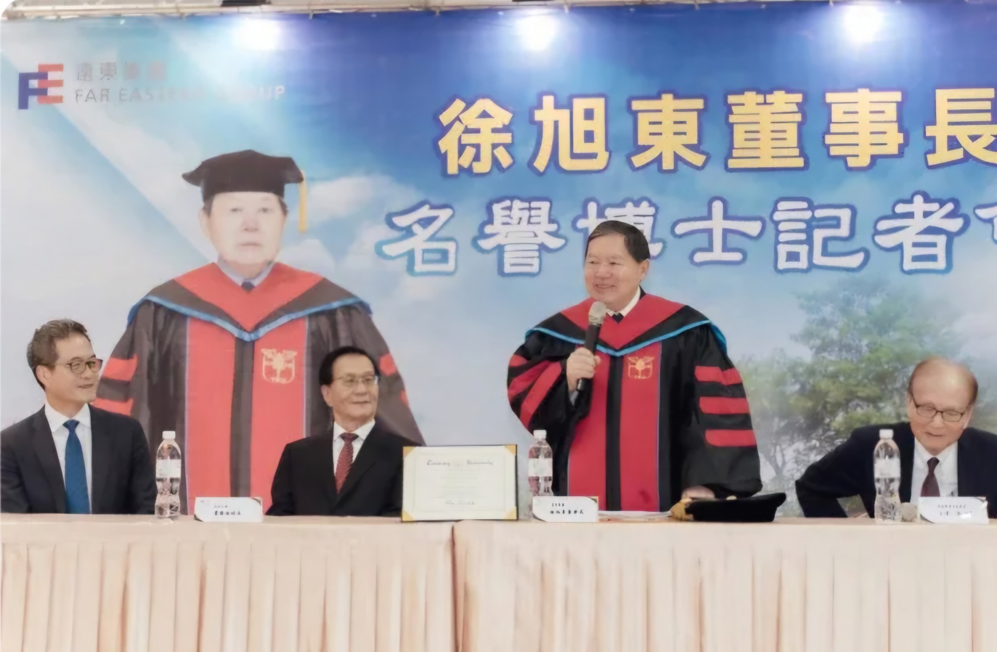 遠東集團董事長徐旭東 獲頒淡大名譽博士學位